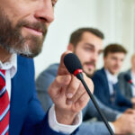 Homens debate supersimples